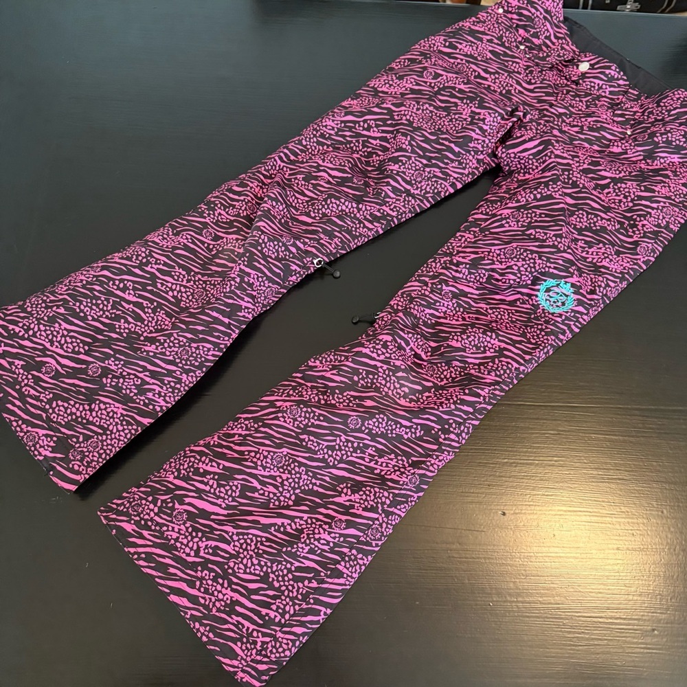 Betty rides Pink and Black snowboarding, ski Pants size‎ extra small women’s